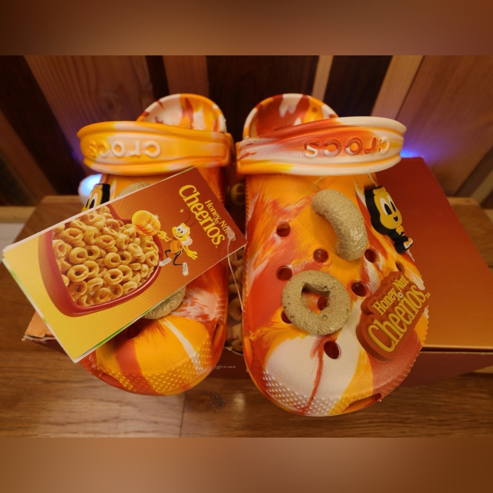 Croc Honey Nut Cheerios Classic Kid J4 - Brand New, Fun Design